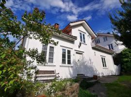 Great house in Risør centre，位于里瑟尔的酒店