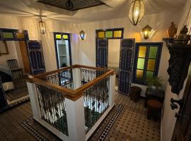 Dar Al Mansoura RIAD，位于舍夫沙万的别墅