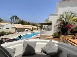 Luxury, Boutique Two-Bedroom Modern Townhouse with Golf Views