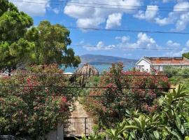 Summer house in Urla "Apartment 2"，位于乌尔拉的酒店