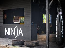 NINJA Dojo Muay Thai Experience，位于帕干岛的青旅