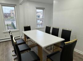 Comfy Family Home -Adjacent To NYC: 15 Guests，位于Passaic的酒店