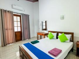 Hotel Grand Resto，位于Katugastota的酒店