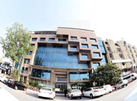 Hotel Crown Plaza Islamabad，位于伊斯兰堡的酒店