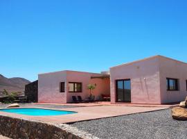 VILLA FUERTEVENTURA Fantástica Villa vistas al mar piscina climatizada，位于塔拉哈勒赫的酒店