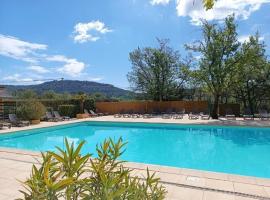 Camping maeva Escapades Le Domaine des Chênes Blancs，位于Croagnes的豪华帐篷营地