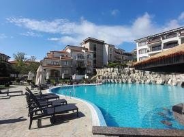 Beautiful 3 Bedroom Apartment with Pool and Sea view Aheloy，位于Kableshkovo的酒店