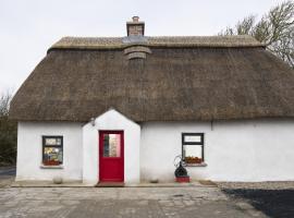 The Old Thatched Cottage, Kilmore Quay, County Wexford，位于基尔莫尔码头的酒店