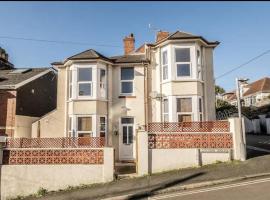 Charming 2-Bed House in Dawlish town centre，位于道利什的酒店