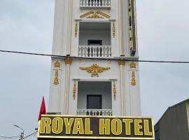 Royal Hotel Vĩnh Phúc，位于荣福克的酒店