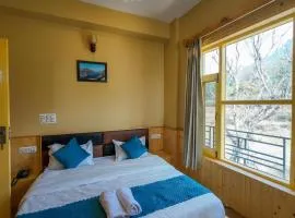 Goroomgo Ghar Bar Boutique Stay Himachal pradesh - Luxury Room & Mountain view