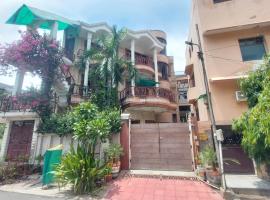 N Homestay Agra，位于Tājganj的酒店