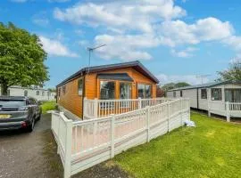 Beautiful 6 Berth Lodge With Disabled Access At Cherry Tree Ref 70829c