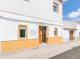 Stunning Home In Villanueva Del Rey