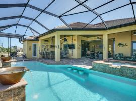 Cape Coral Home on Lake with Heated Pool and Hot Tub!，位于马特里查的度假屋