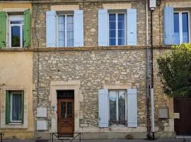 Maison de style tout confort, position idéale, avec clim et petit extérieur