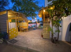 Aloha Surf Hostel，位于圣何塞德尔卡沃的酒店