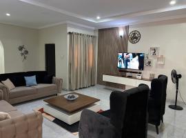 Well furnished and very spacious apartment in Wuye，位于阿布贾的酒店