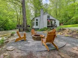 Deck & Fire Pit Bliss: Mountaintown Creek Cottage!