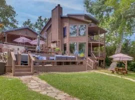 Lakehouse Hot Tub, Waterslide, Game Room and Kayaks
