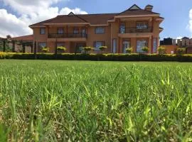 8 BEDROOM VILLA-Runda Gigiri Homestay