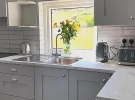 Castle View Cottage - Entire Home