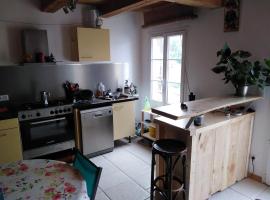 maison de village, a la semaine min, bord de mer，位于Les Sables Vignier的酒店