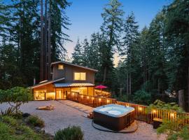 Redwood Oasis - Eco-luxury cabin with hot tub in the Santa Cruz Mountains，位于Ben Lomond的酒店