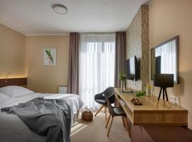 Hotel Panská Zahrada，位于Dobřichovice的酒店