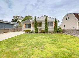 Villas Hideaway with Deck, Walk to Bay Beach!，位于格兰德河的酒店