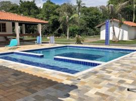 Casa de Campo com Piscina e Churrasqueira，位于Quadra的酒店