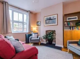 NEW! Spacious 2-Bed Home in Chester by 53 Degrees Property - Ideal for Couples & Groups - Sleeps 4!