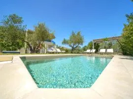 Villa Marian with Private Swimming Pool & Jacuzzi