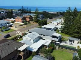 Suzie Q - Spacious 4BR home - 150m to beach - Pet Friendly