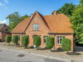 6 Bedroom Amazing Home In Roslev