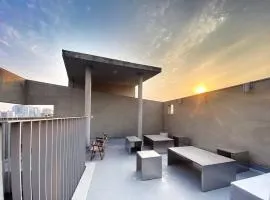Private duplex house with a nice rooftop - Foreigner only