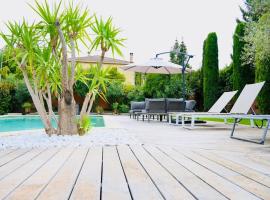 Maison d'Architecte * 2 piscines *，位于圣萨特尼莱斯艾的酒店
