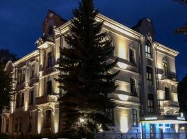 Grand Hotel Roxolana，位于伊万诺-弗兰科夫斯克伊万诺-弗兰科夫斯克机场 - IFO附近的酒店