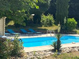 Maison avec piscine entre Gard et Ardèche，位于Gagnières的酒店