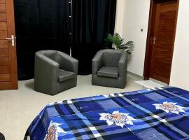 Private Room In Cotonou Guest House，位于科托努的酒店