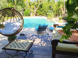 Villa Provence au calme avec piscine，位于土伦的乡村别墅