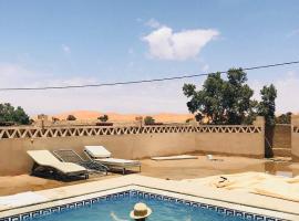 riad luz merzouga，位于梅尔祖卡的青旅