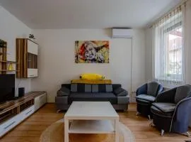 Six Corners - Sunny Corner