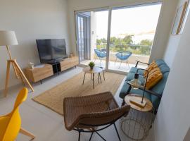 Premium Location 2BR Apt w- Pool, Gym & Balcony，位于卡巴纳斯&middot;德&middot;塔维拉的酒店