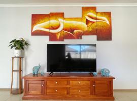 YF Home Sweet Home FREE WIFI 4 bedroom beautiful house，位于克莱基伯恩的酒店