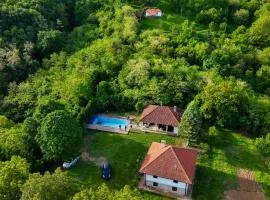 Kosmajski Beg: Vaša privatna vikendica sa bazenom