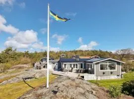 3 Bedroom Amazing Home In Tjörn