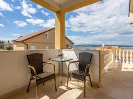 Awesome Apartment In Selce With Wifi