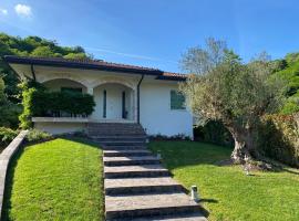 Welc-ōM Luxury Hillside Retreat，位于加尔齐尼亚诺的酒店