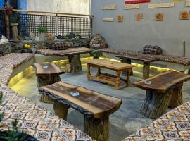 MANOKUR - E- BASA HOTEl，位于Minapin的酒店